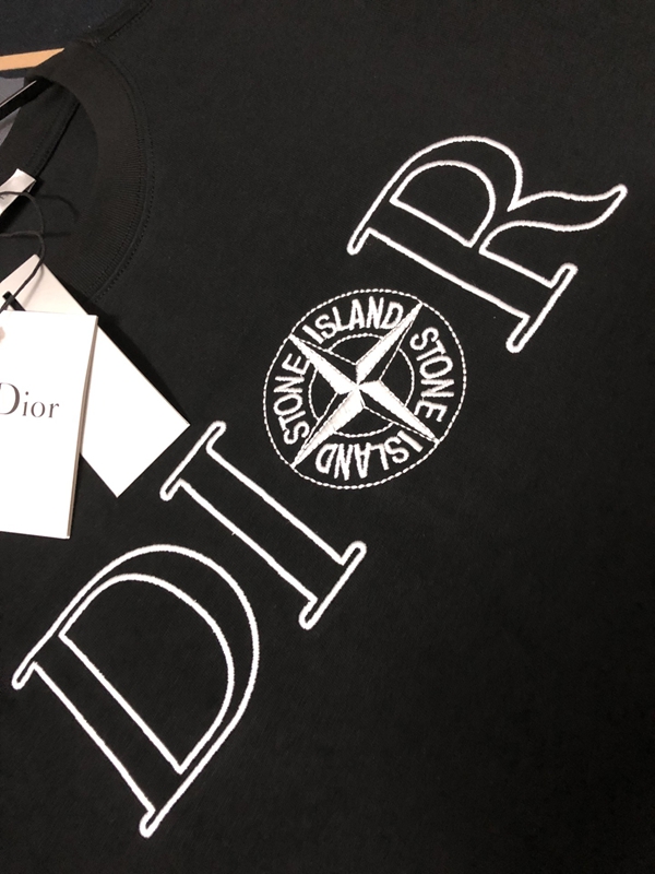 ブランドTシャツ着用イメージ